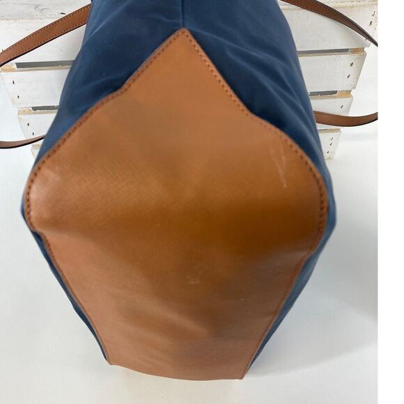 MICHAEL KORS, LARGE NAVY, BRWON NYLON SHOULDER BAG - Picture 8 of 13